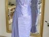 Dydis 42: Violetinė suknelė iš taftos tiesaus silueto su apdailinėmis detalėmis