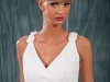 Romantinio stiliaus vestuvinė suknelė iš sifono su lengvai sklindančiu šleifu, kaina 1500 Lt, dydis 34